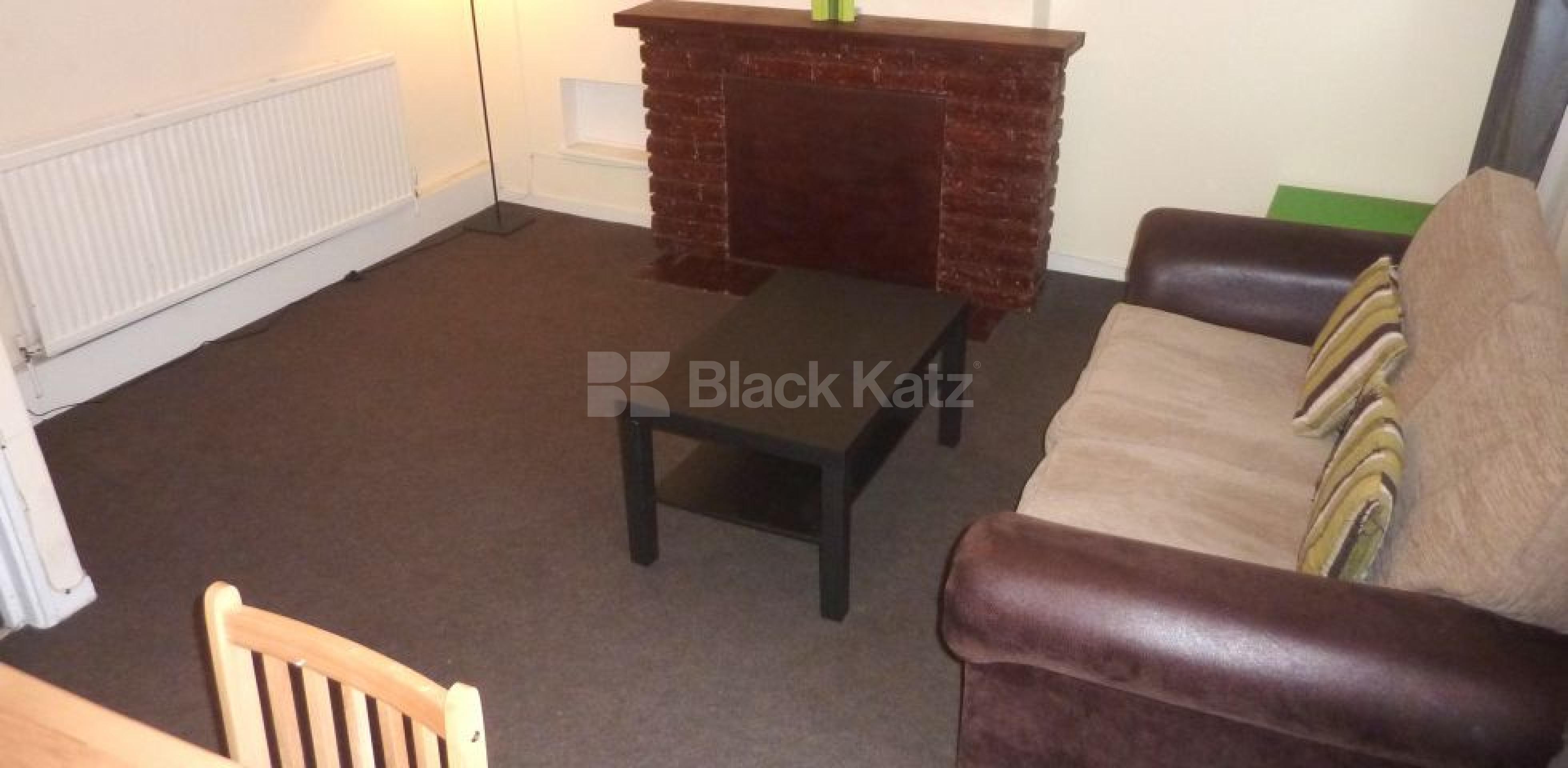 			LARGE 3/4 BED MINUTES TO BAYSWATER! , 3 Bedroom, 1 bath, 1 reception Flat			 Harrow Road , ROYAL OAK / LITTLE VENICE W2